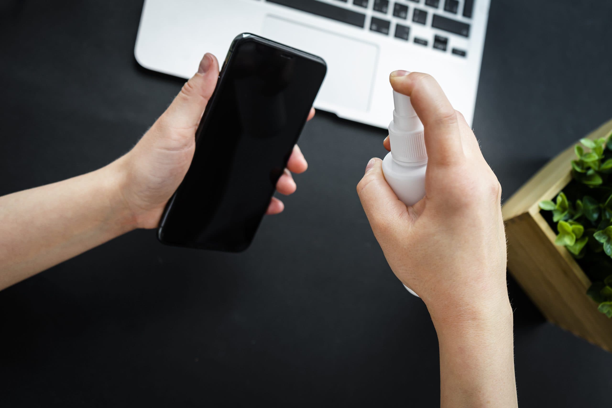 Germs on Toilet Seat: An Apple iPhone is as dirty as a toilet seat